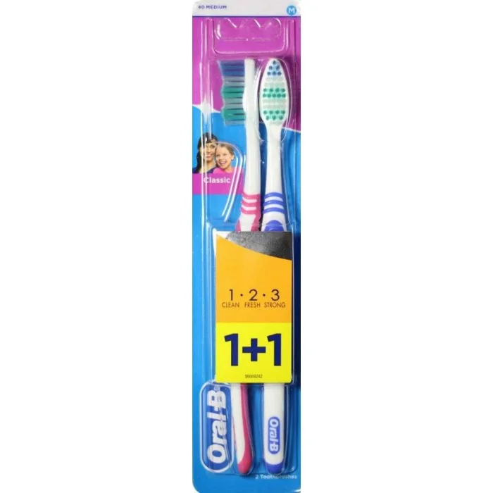 Зубна щітка Oral-B Classic, середньої жорсткості, 1+1