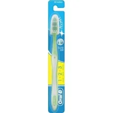 Зубна щітка Oral-B Fresh Strong, середньої жорсткості